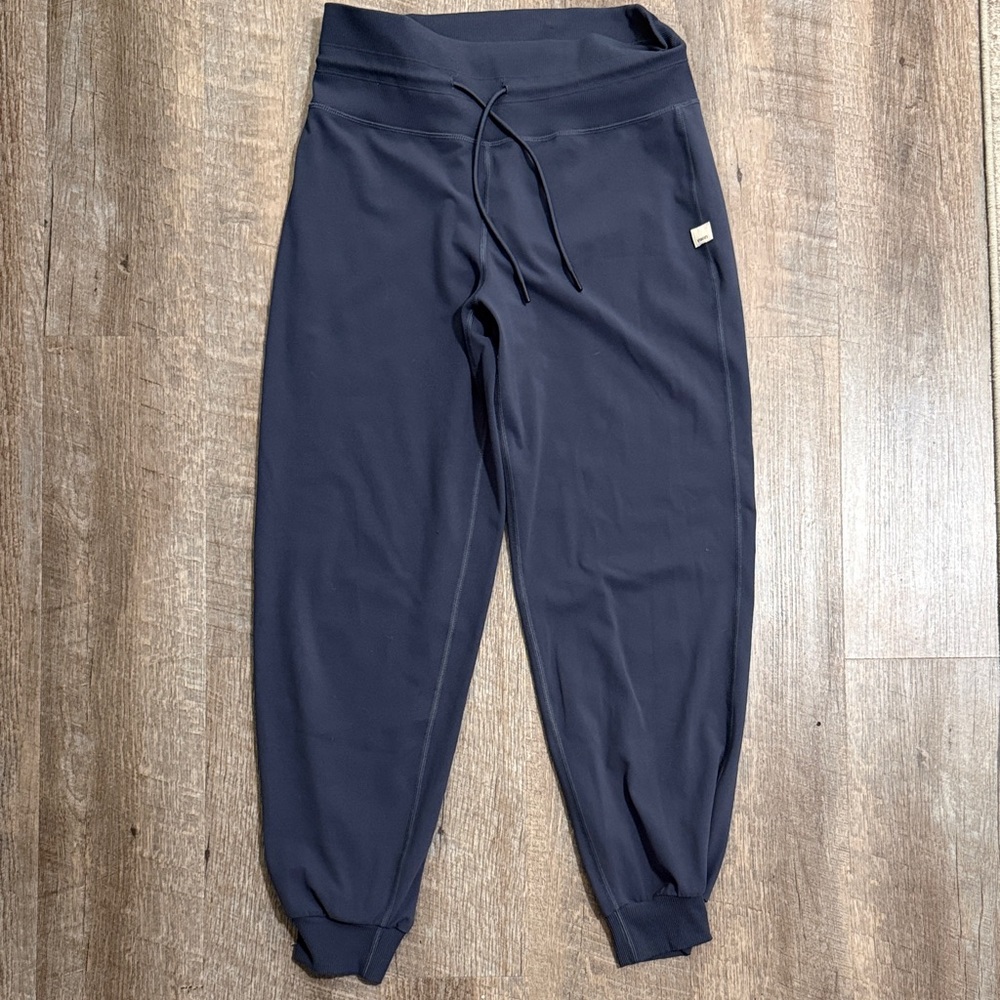 Vuori womens Navy jogger Sweatpants